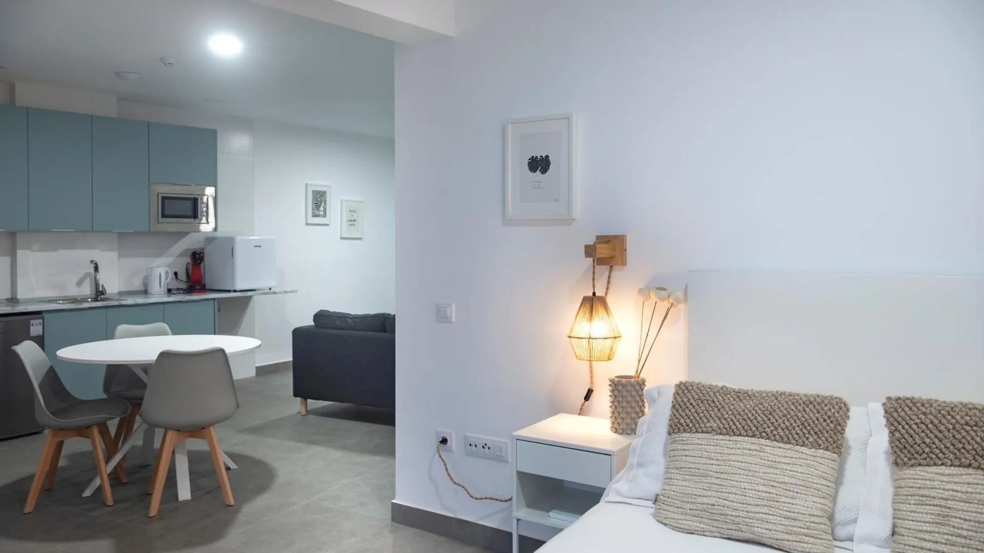 Apartamentos La Tahona Cadiz Apartment