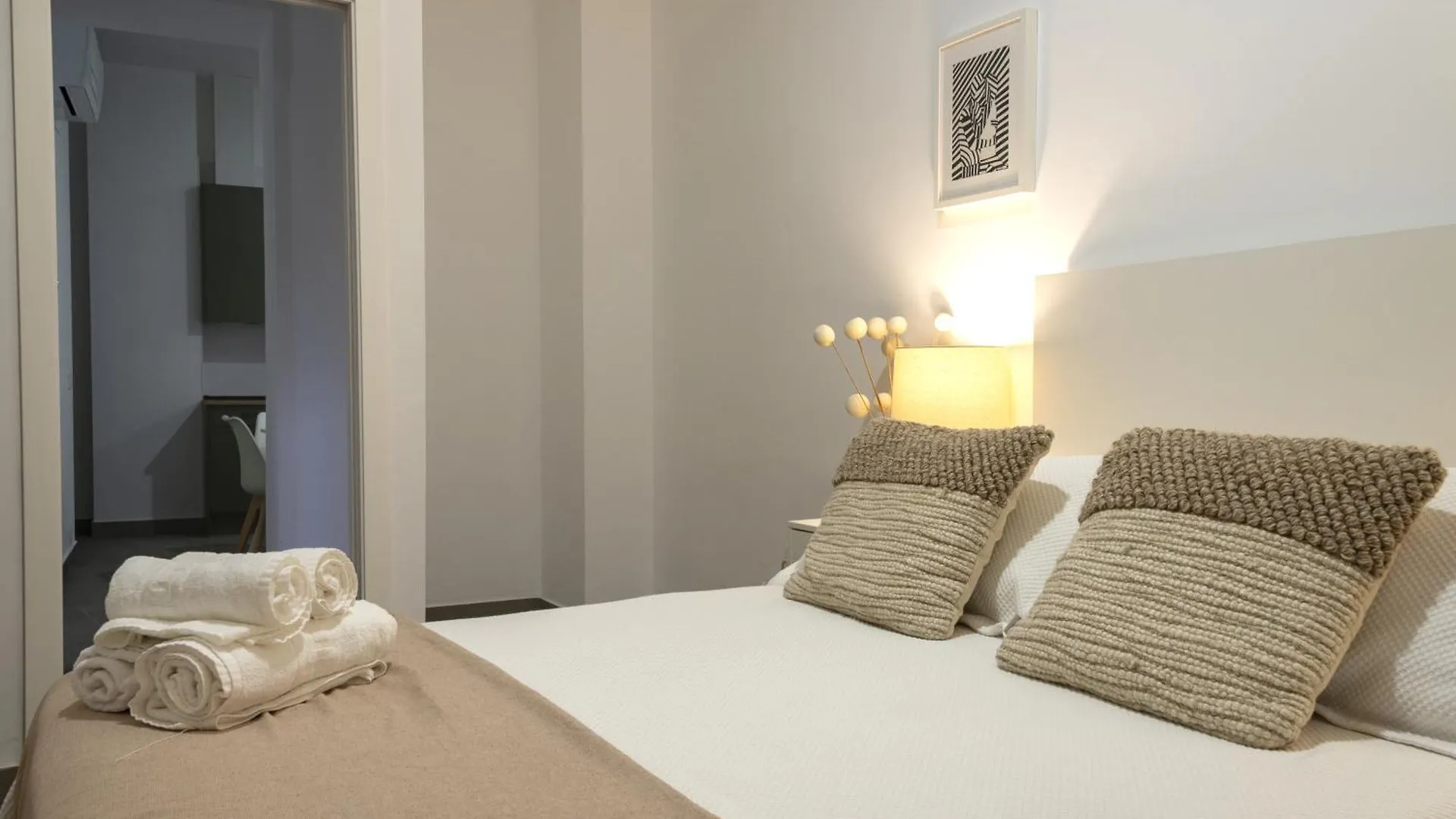 Apartamentos La Tahona Cadiz Spain