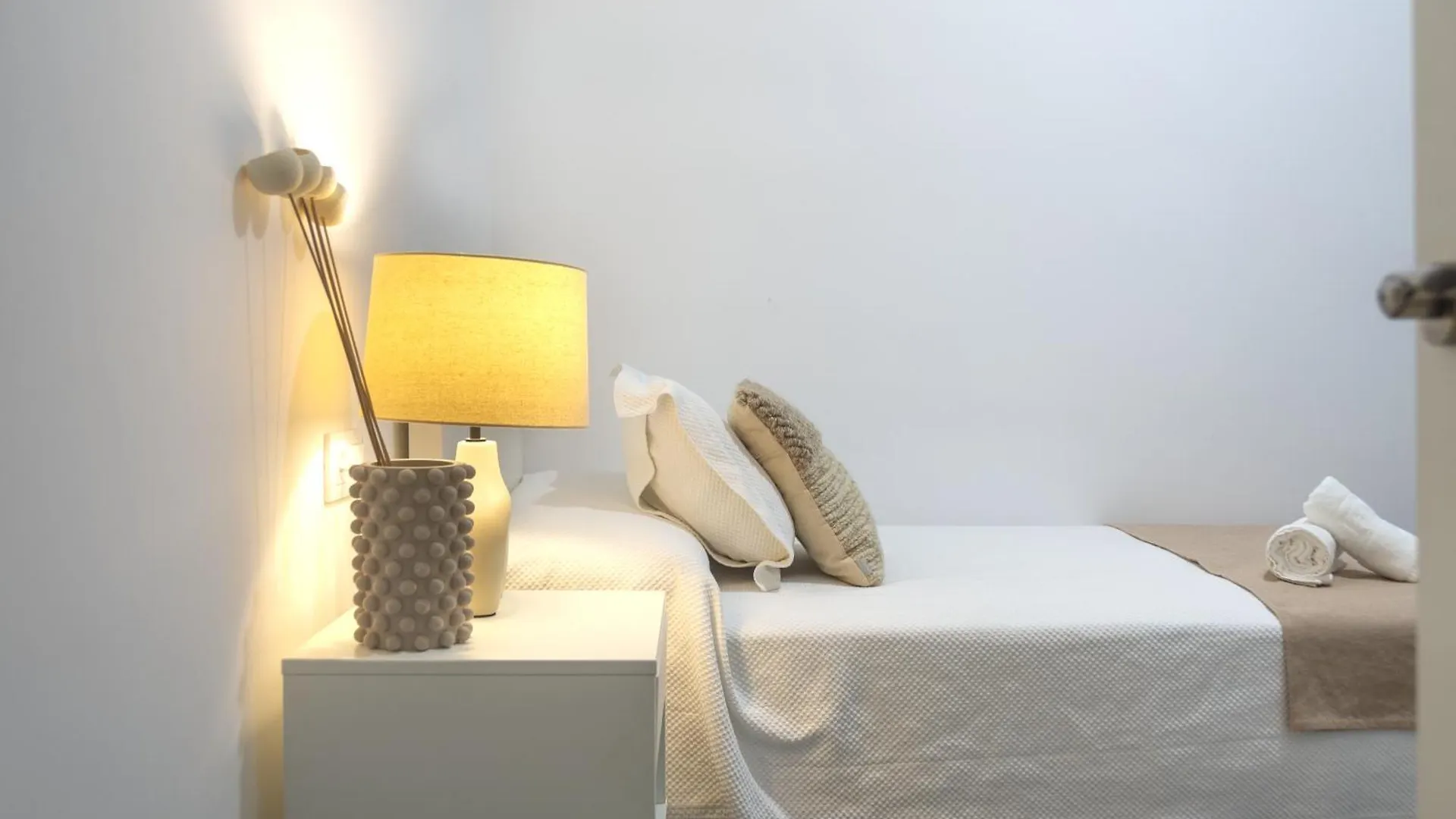 Apartamentos La Tahona Cadiz Spain