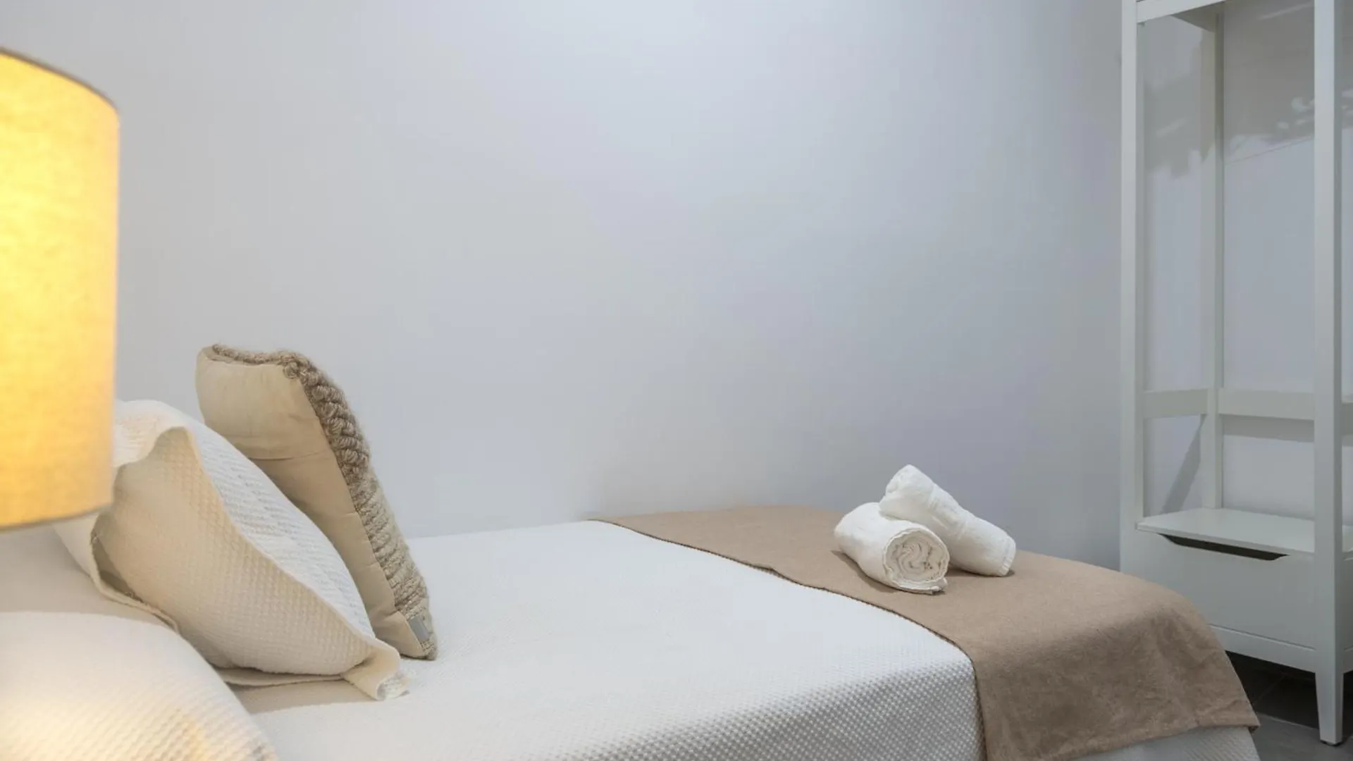 Apartamentos La Tahona Cadiz Spain